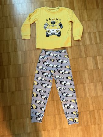 Rennauto Pyjama, Grösse 110, gelb/grau, Top Zustand
