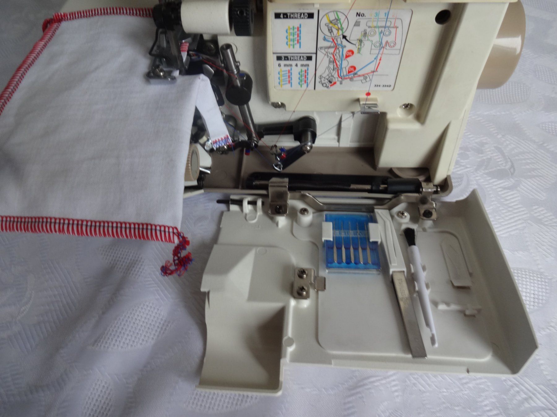 Machines à coudre: Overlock "" BERNETTE 334DS "" electronic for BERNNINA – D'occasion à Frauenfeld par rey06 2