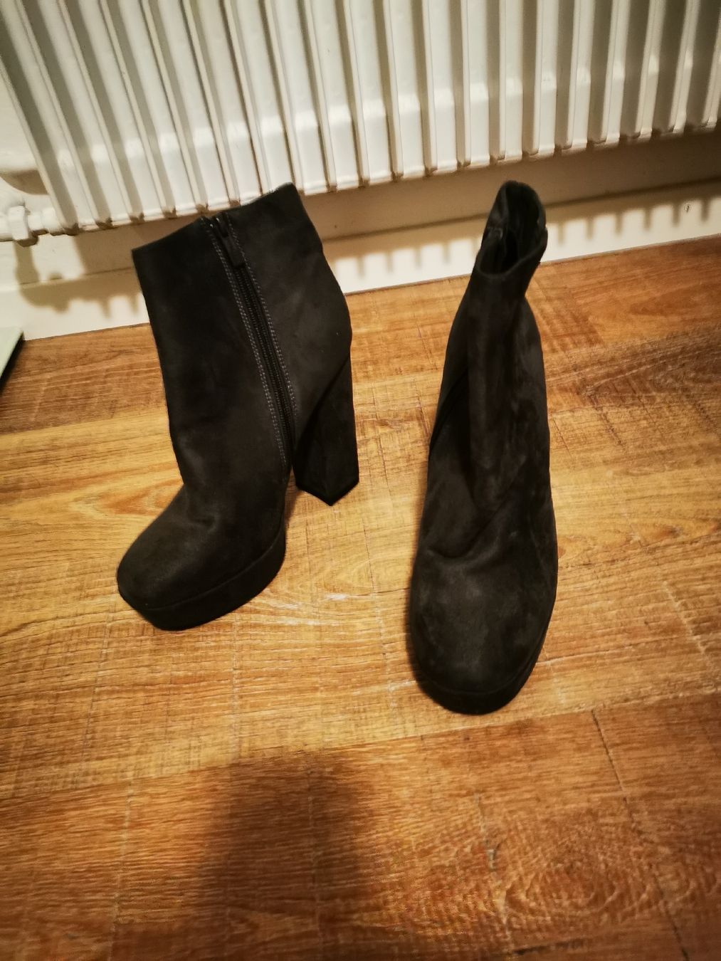 Scarpe da donna: Winter Stiefeletten Wildleder grau, Blockabsatz Gr. 39 – Nuovo (secondo la descrizione) da Balsthal venduto da Leila_Luna 2