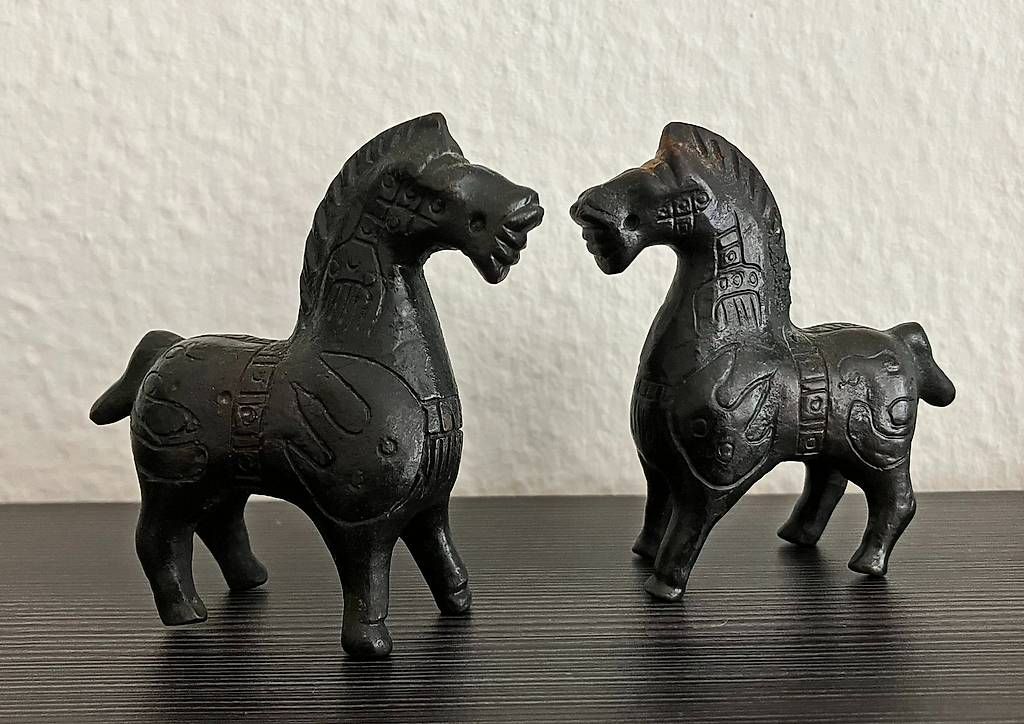 Statuette: Afrikanische Figuren Pferde – Usato da Wettingen venduto da Ricolino2025