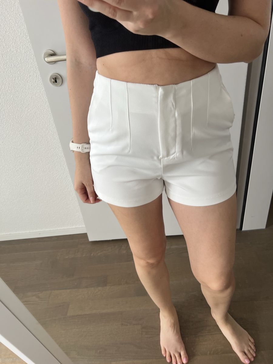 Pantaloni: Weisse Shorts – Usato da Kriens venduto da Krienserin_T