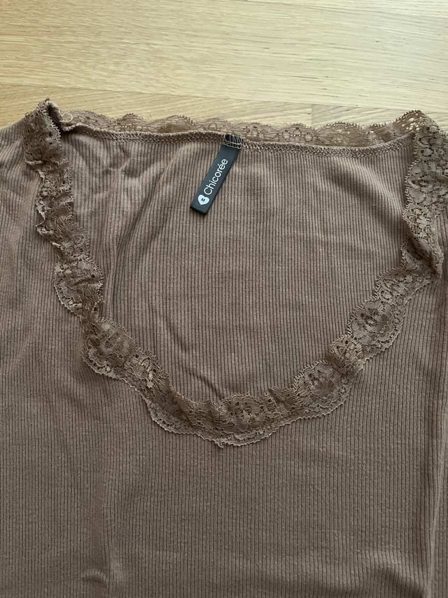 T-shirt: brauner T-Shirt – Nuovo (secondo la descrizione) da Glis venduto da jos_hj8q