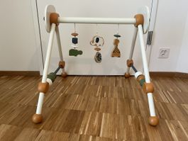 Baby Gym / Spielbogen aus Holz, neuwertig 