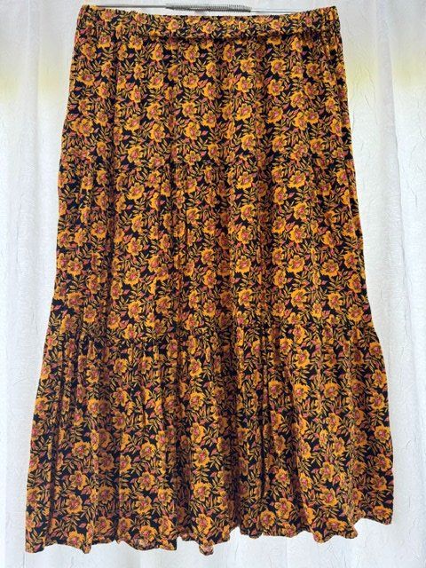 C&A Gonne: ROCK MIT BLUMENMUSTER- GRÖSSE M - NEU – Nuovo (secondo la descrizione) da Honau venduto da sainj