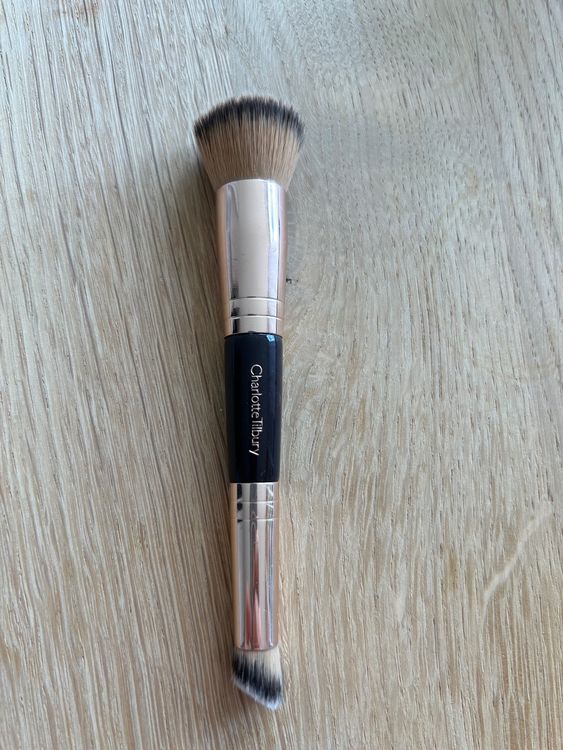 Charlotte Tilbury Hollywood Complexion Brush Kaufen auf Ricardo