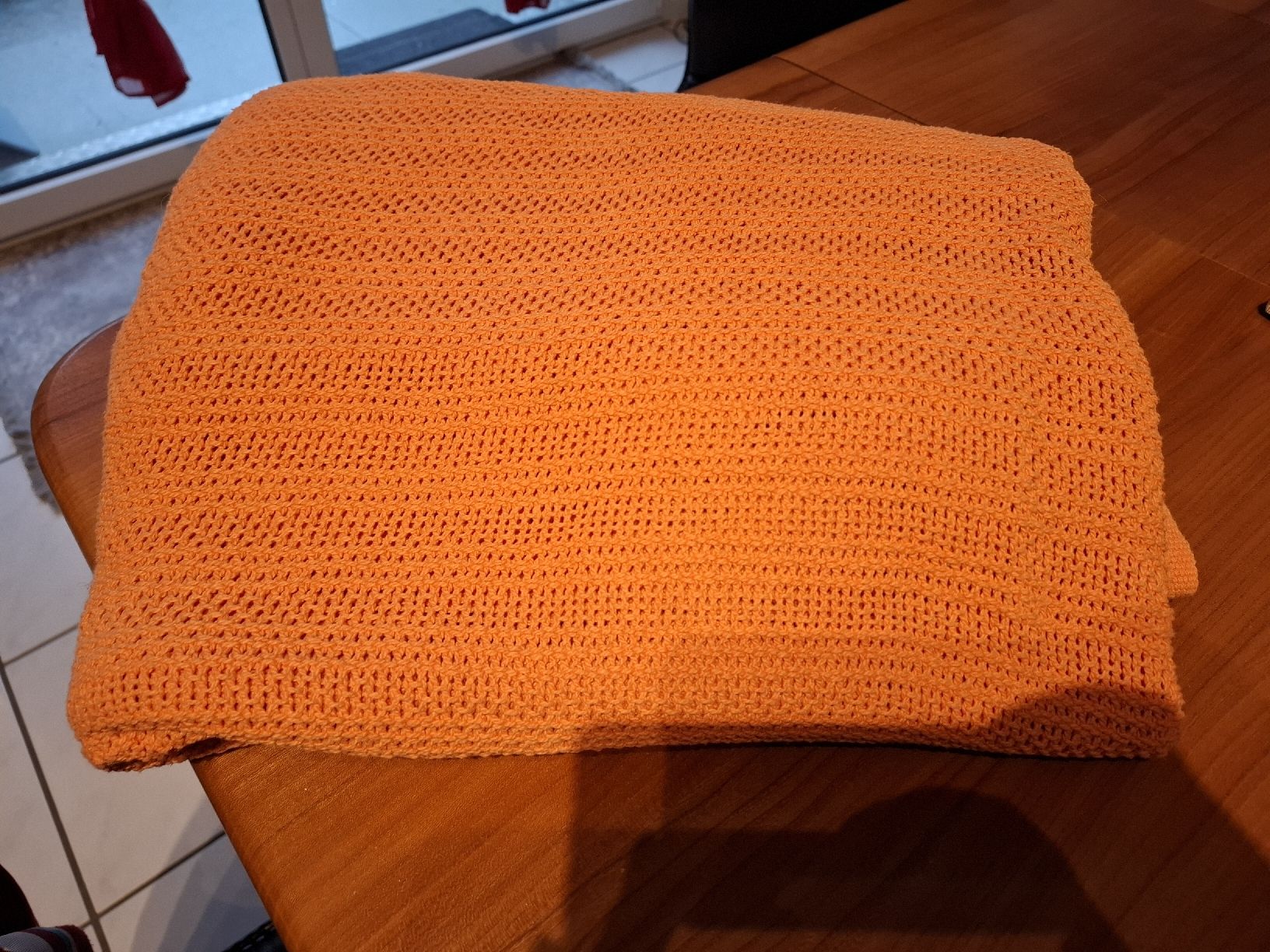 Decken: Strickdecke grob gestrickt orange Farbe – Gebraucht aus Aarberg von Happy058