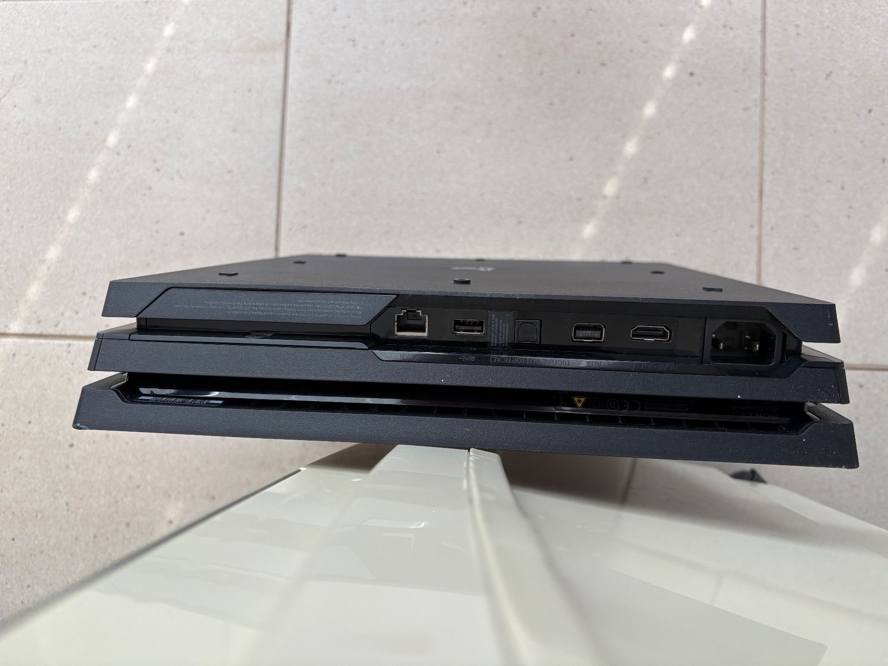 Sony Konsolen: Sony PlayStations 4 Pro 1 TB Schwarz – Gebraucht aus Suhr von Yapak123 1