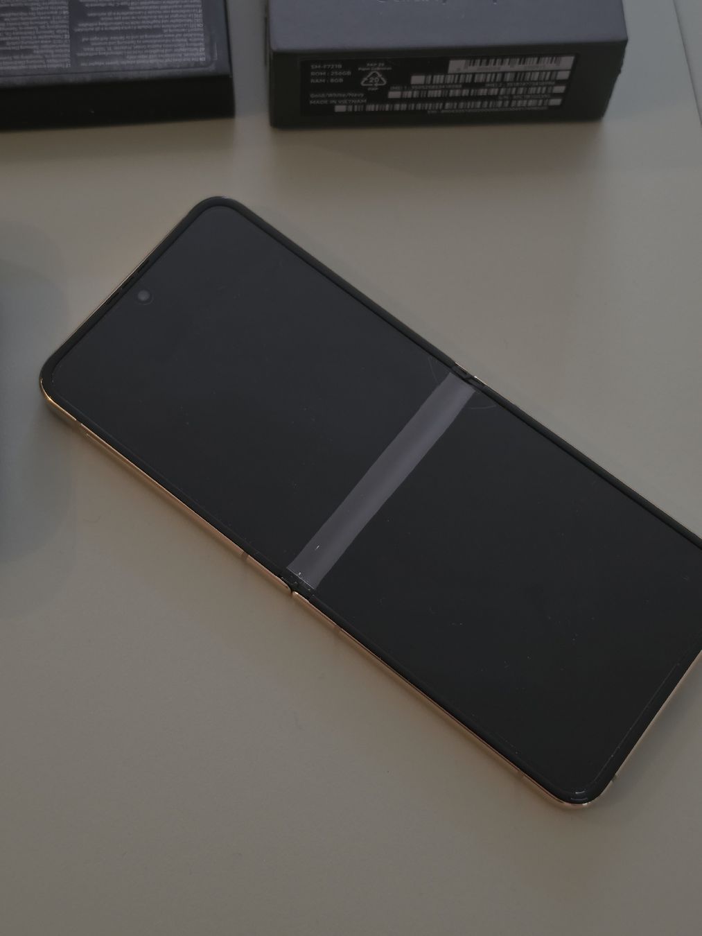 Samsung Telefoni cellulari / Smartphones: Samsung Smartphone Galaxy Z Flip 4  – Usato da Zürich venduto da connem 2