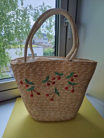Pieces - Strohtasche mit Kirschenapplikation