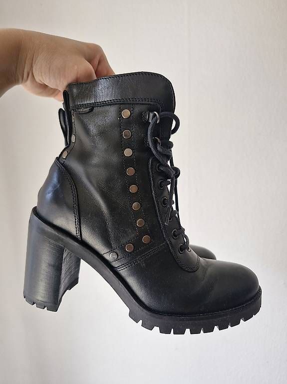 Chaussures femmes: Bottines femmes. 35  – D'occasion à Pont-de-la-Morge par zad_qt9c