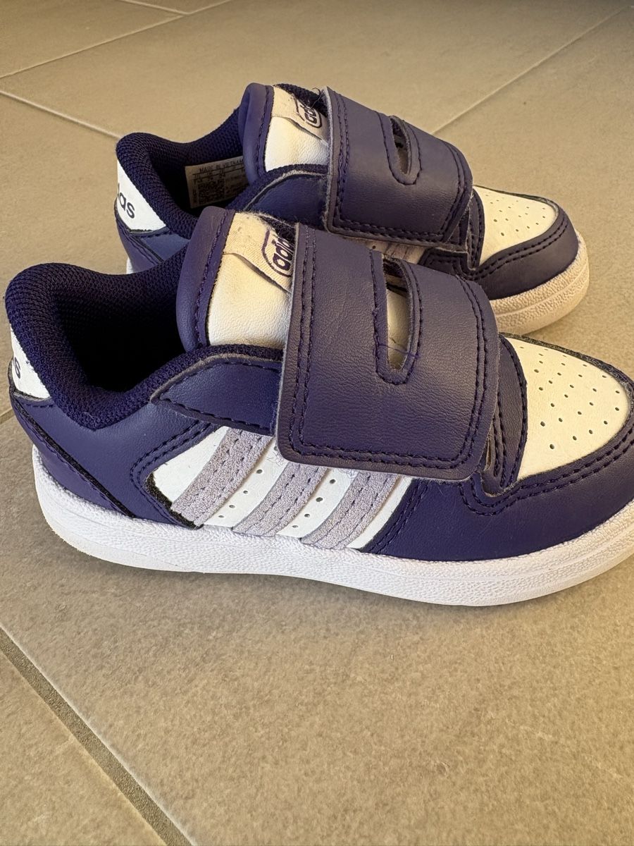 Adidas Scarpe da uomo: Sneakers Kinder Adidas Gr. 24 – Usato da Wolfhausen venduto da lala_wolfhausen 2