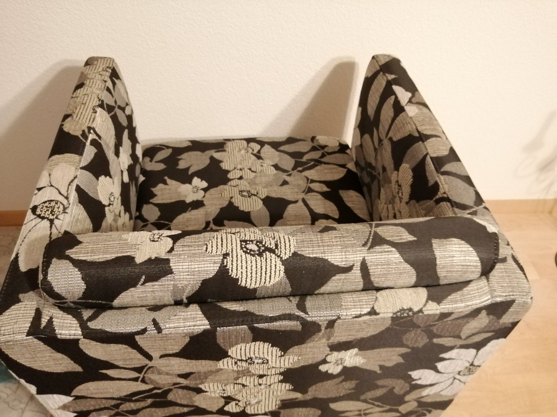 Sessel: Edler Sessel / Loungesessel mit Blumenmuster, Top Zustand – Gebraucht aus zufikon von radar07 2