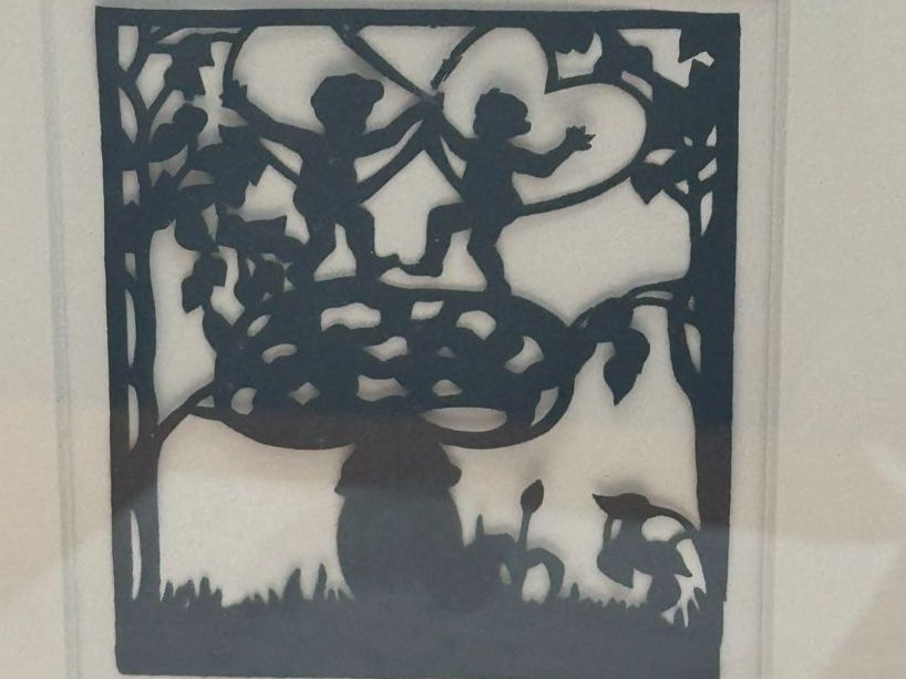 Grafiken & Lithographien: 4 Scherenschnitte hinter Glas arrangiert 44x32 cm – Gebraucht aus Grenchen von swiss.antiques 2