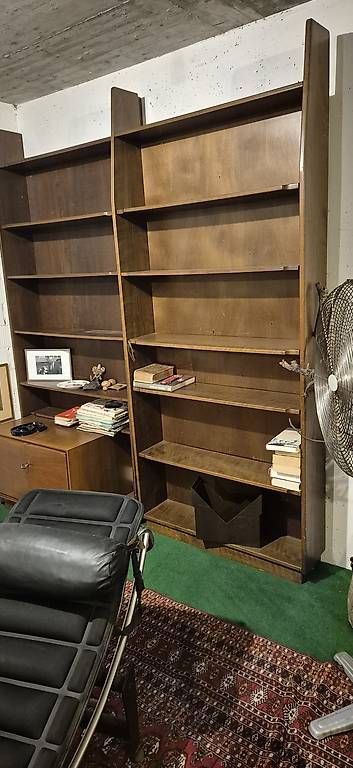 Scaffali: 2 Bücherregale Nussbaum massiv – Usato da Winkel venduto da and_8ylb