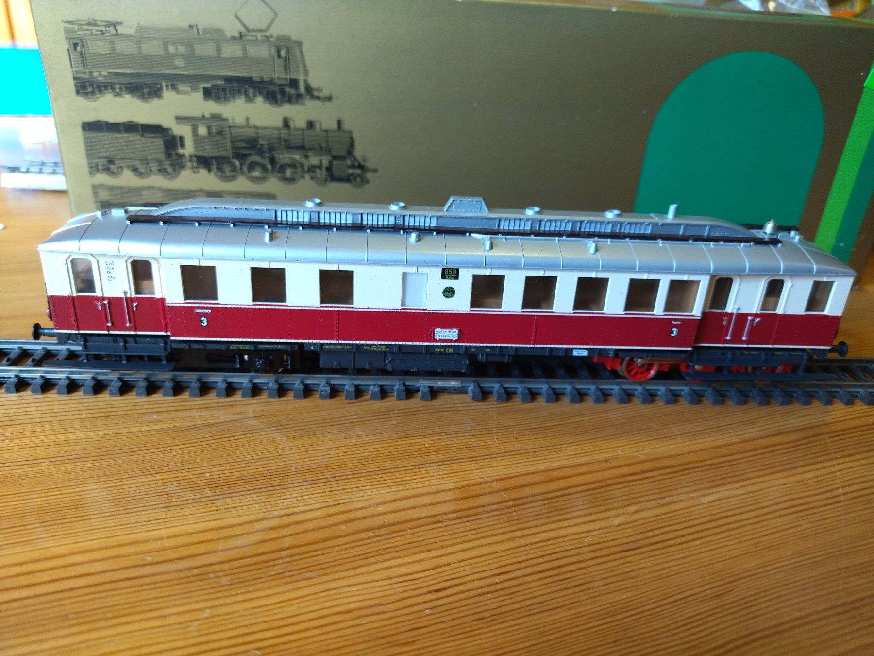 Trix Modellini di ferrovie: Trix Triebwagen 2469 (515) – Usato da Basel venduto da BeanieUp