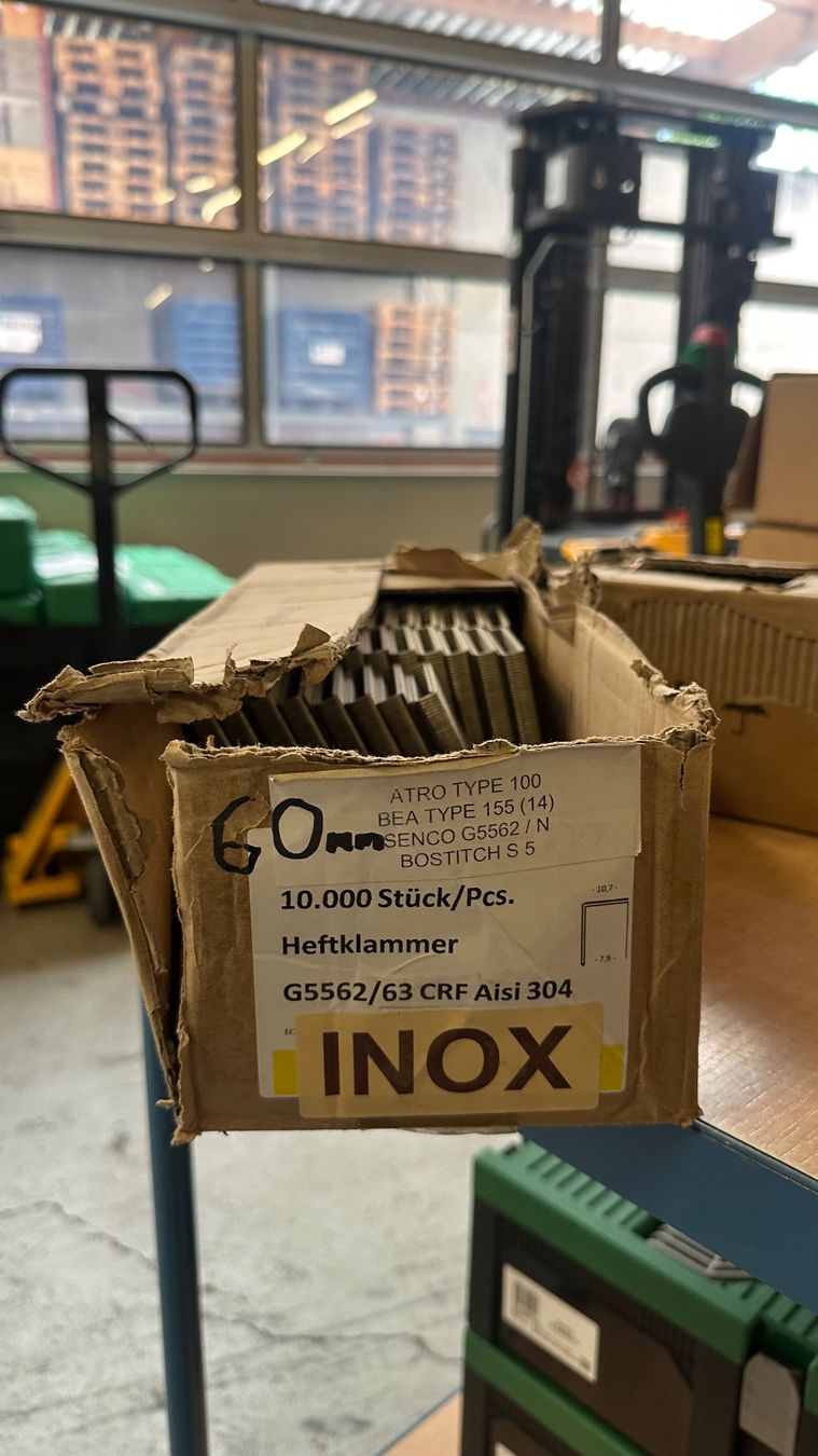 Tutti gli attrezzi: Senco Klammergerät NS20XP + Passend Klammern – Usato da Uetendorf venduto da Revotool 9
