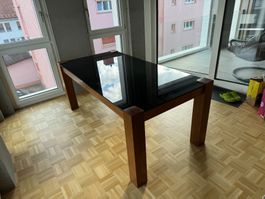 Esstisch (193 x 98 cm) – Schwarze Glasplatte & Holzgestell