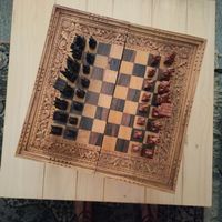 Handgeschnitzter Spielkoffer aus Holz - Schach & Backgammon