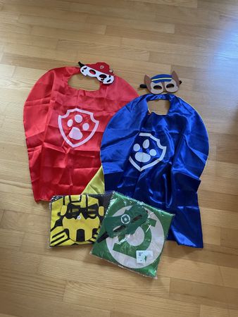 Kostüm Set Paw Patrol und Helden Umhänge mit Masken 4 Stk