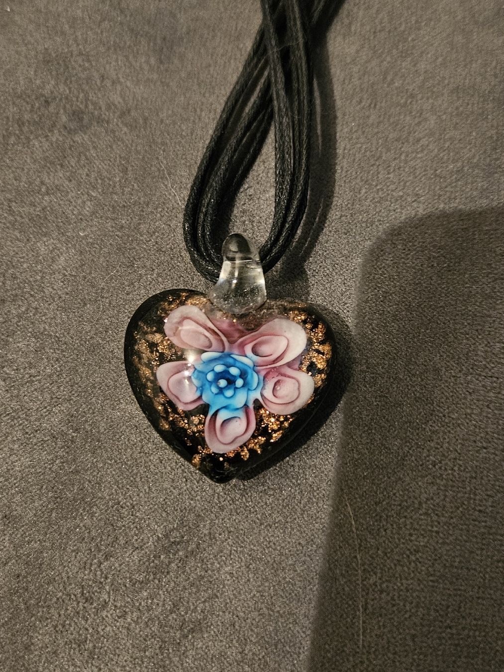 Catenine: Kette mit Blumenherzanhänger aus Glas – Usato da Näfels venduto da eic_2z5x 1