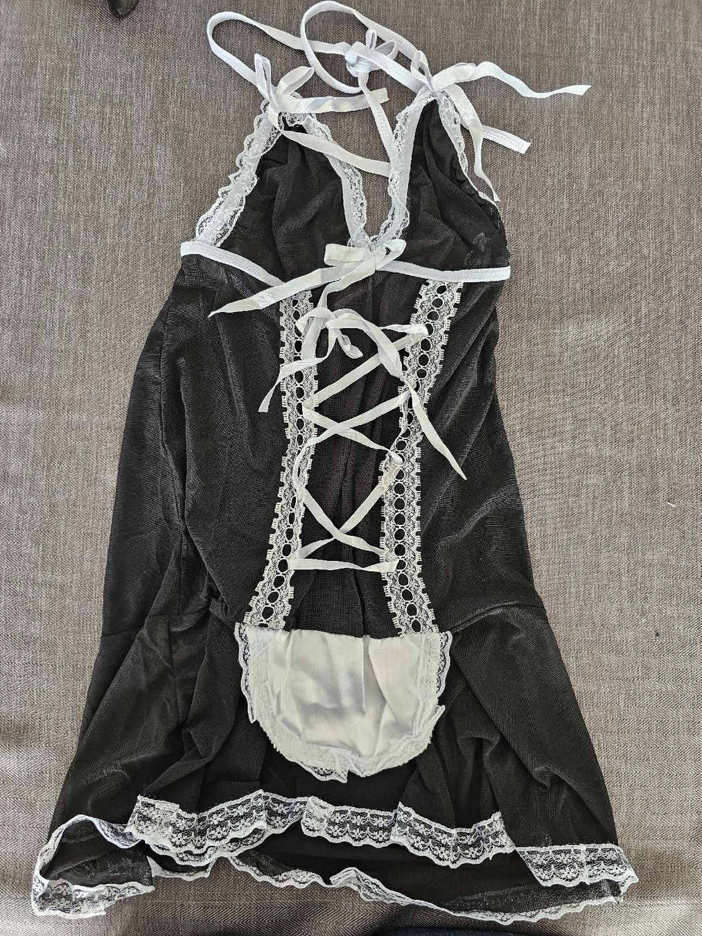 Vestiti & Gonne: Schwarzes Mini-Kleid im Dienstmädchen-Stil mit Spitze – Usato da Birmensdorf ZH venduto da LucaToni02