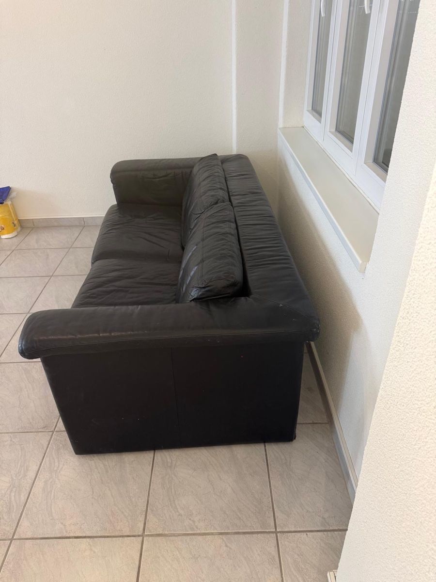 Divani: Two Seater Leather Sofa in Black, Used Condition – Usato da Zürich venduto da clemo 1