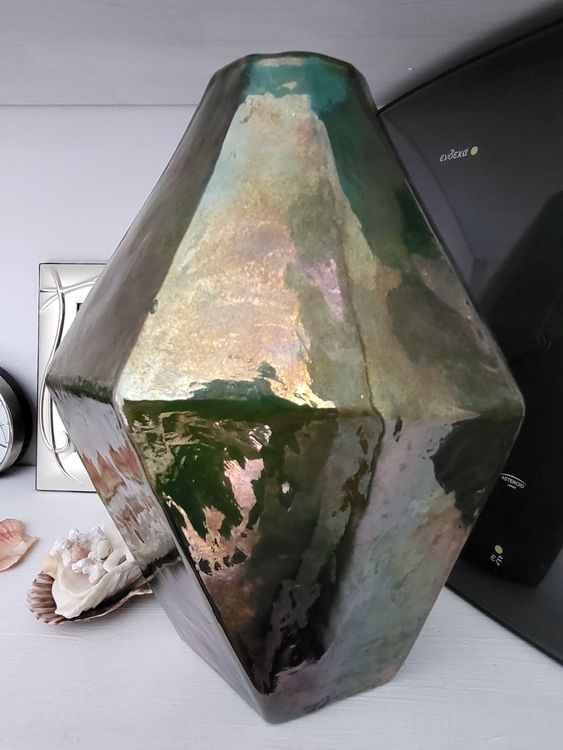 Des Pots Glass Vase faceted shape, eyecatching iridescence Kaufen auf Ricardo