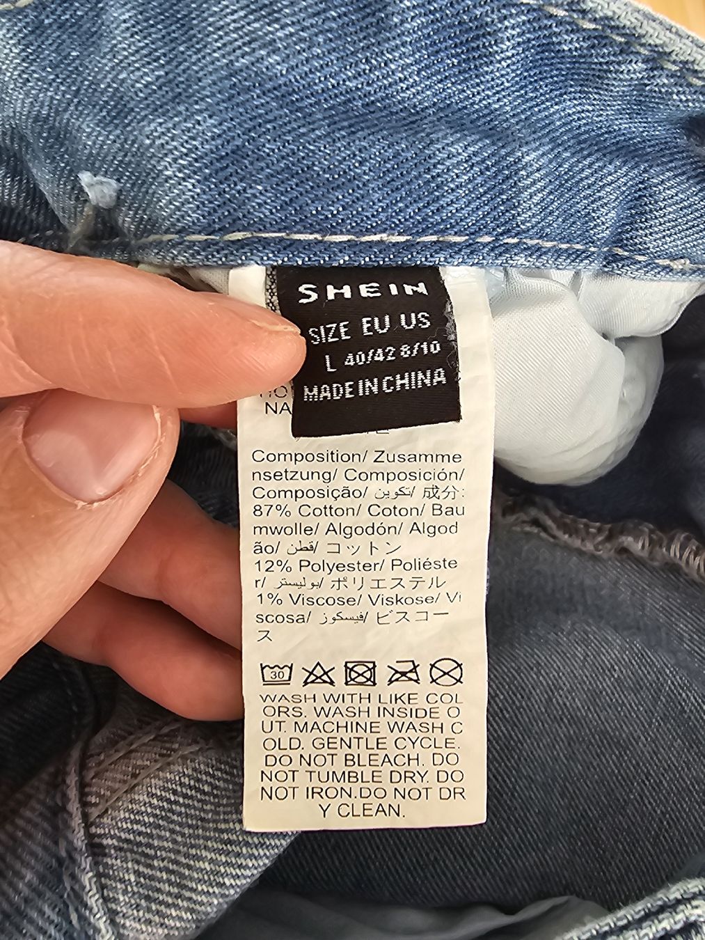 Shein Jeans: Short en jean déchiré taille haute T.L – Nuovo e nell'imballaggio originale da Forel (Lavaux) venduto da Clelia94 2