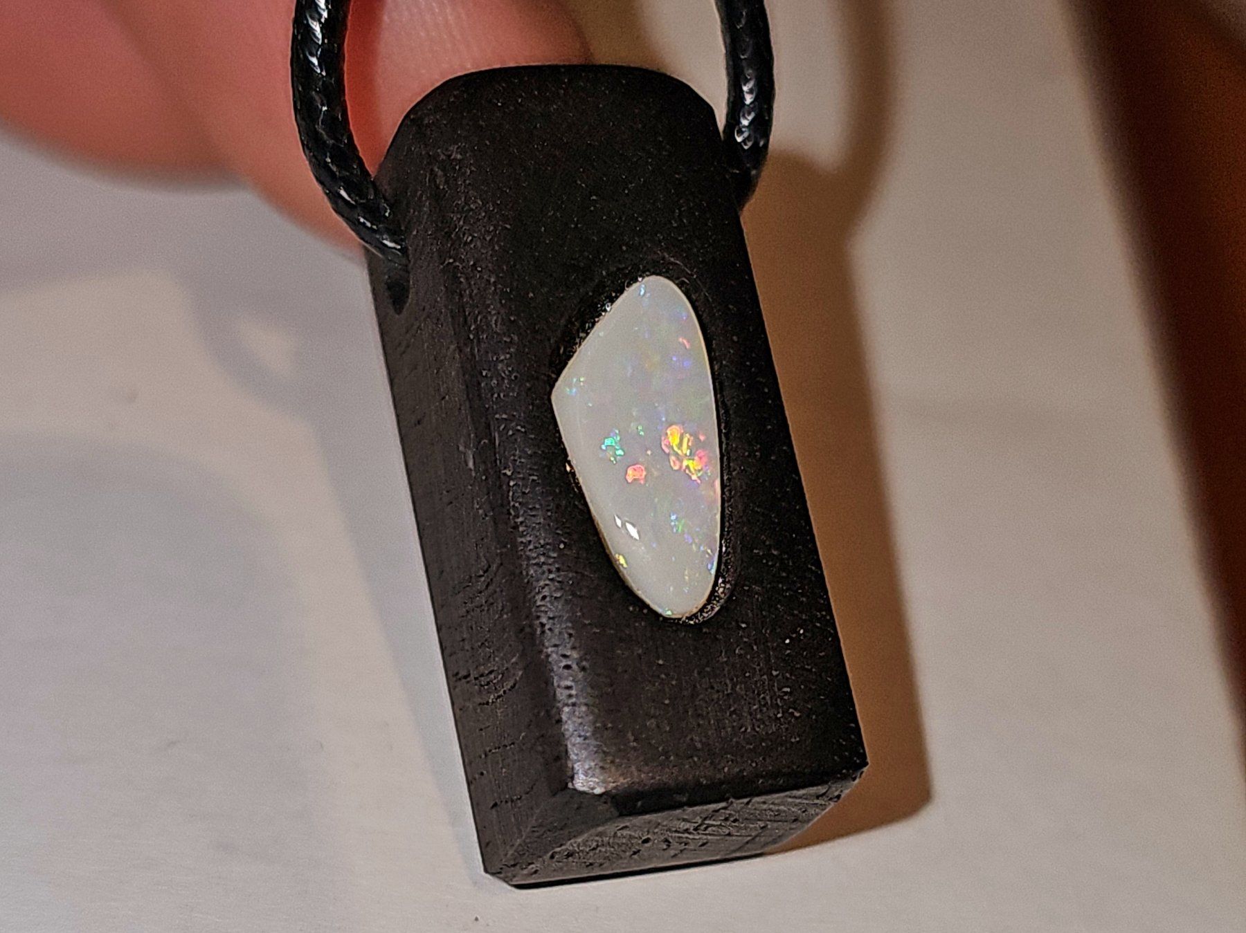 Ciondoli: Australischer multicolor Flashfire Opal im Ebenholz – Nuovo e nell'imballaggio originale da Uerkheim venduto da Winwinner 3