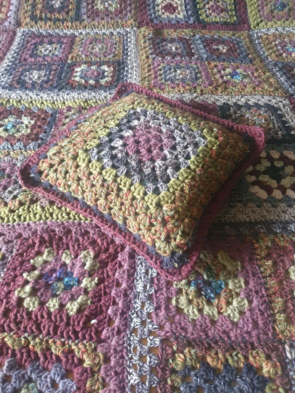 Coperte: COUVERTURE+COUSSIN  style vintage seventies granny patch – Nuovo e nell'imballaggio originale da Thônex venduto da lacomtessedesfees 1