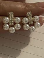 Boucles d'oreilles perles et brillants chics neuves