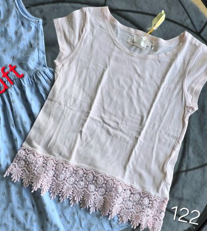 Hübsches Shirt mit Spitzenbesatz, Rosa, Gr 122