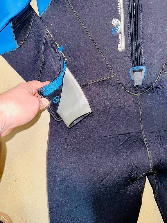 Mute per immersioni: Combinaison de plongée - palmes - botillons - gants – Usato da Vinelz venduto da Sevy100 1
