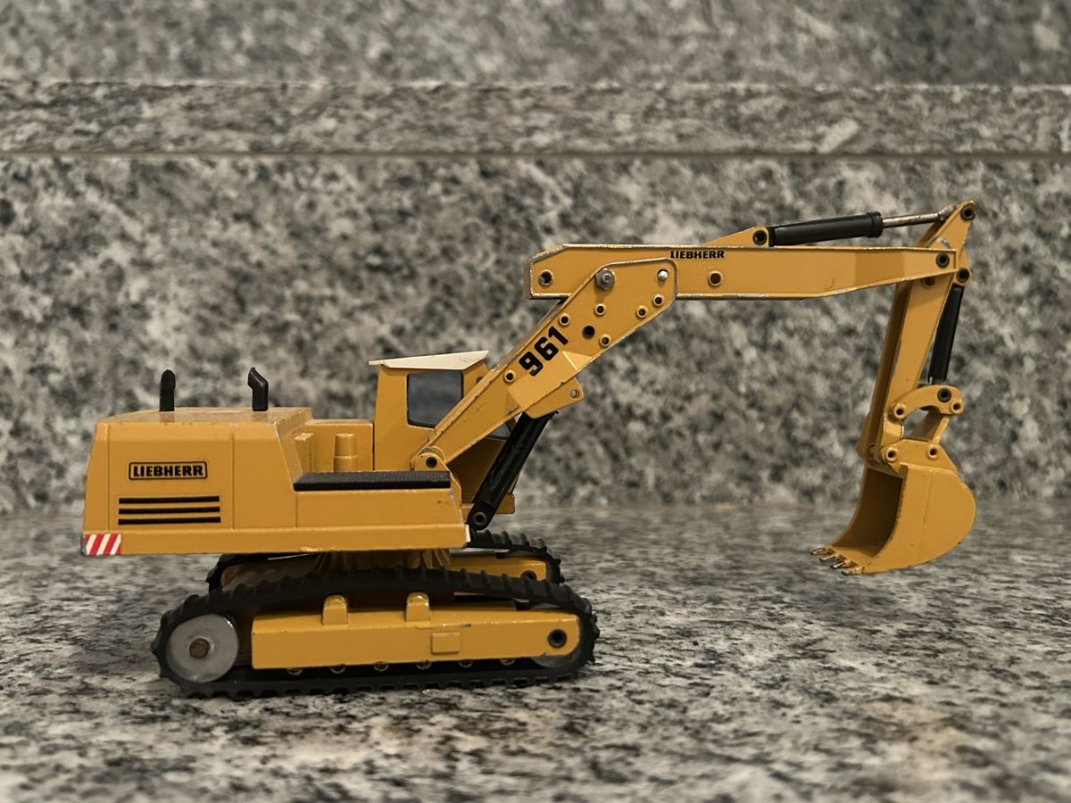 Liebherr Modellbausätze & Standmodelle: Liebherr 961, 1;50 , Gescha – Gebraucht aus Horw von Tigercat635 2