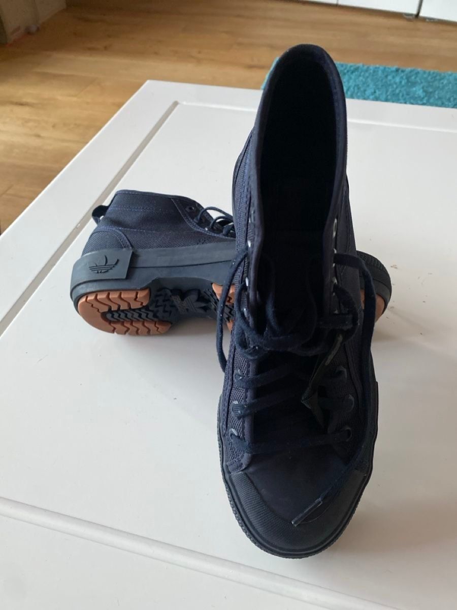 Adidas Scarpe da donna: Adidas Wanderschuhe Grösse 40 Dunkelblau Canvas Schuhe – Nuovo e nell'imballaggio originale da Läufelfingen venduto da Alles_Garantie 2