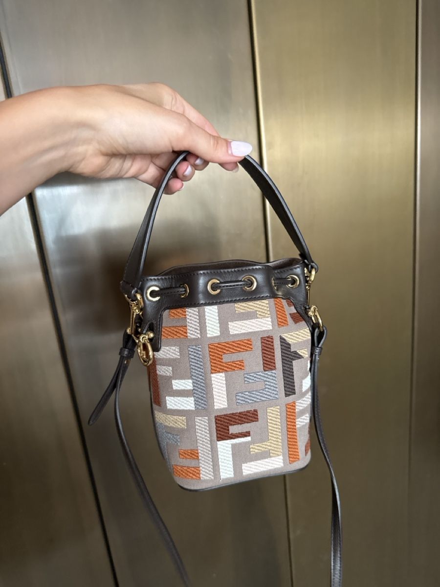 Fendi Borse da donna: Fendi Mon Tresor Mini Bucket Bag FF Jacquard Multicolor – Nuovo (secondo la descrizione) da Zürich venduto da lau_5k8b