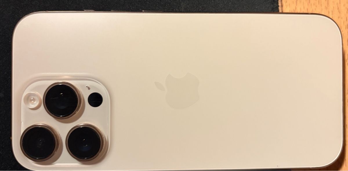 Apple Portables: Apple iPhone 16 Pro gebrauchter Zustand – D'occasion à Würenlos par eli_cmm8 1