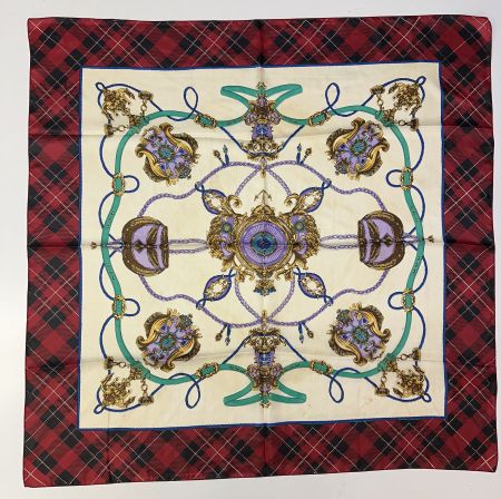 Seidentuch 89 x 89 cm Foulard getragen