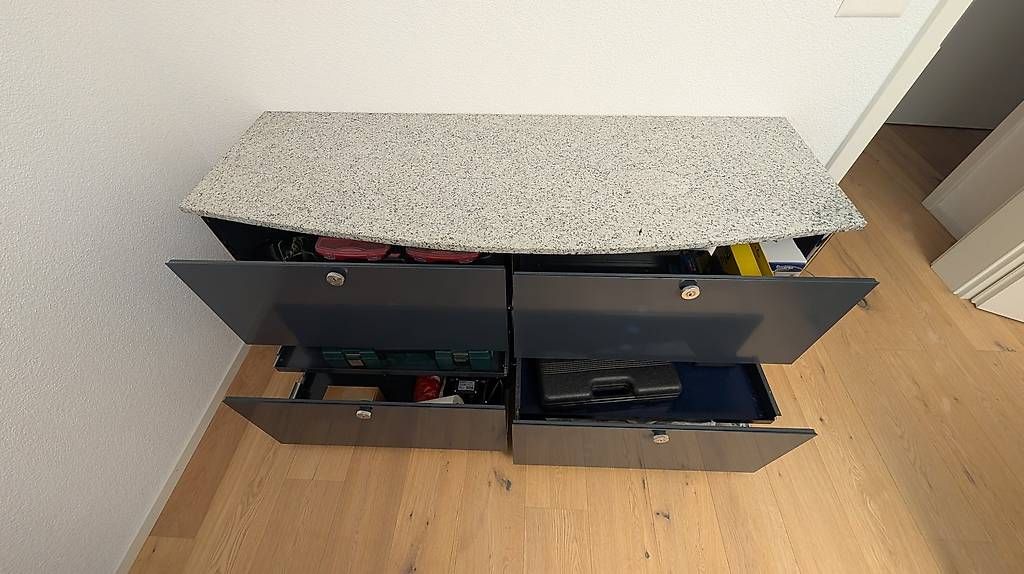 USM Commodes: USM Haller Sideboard mit Granitplatte – D'occasion à Aarwangen par Beelzebert 2
