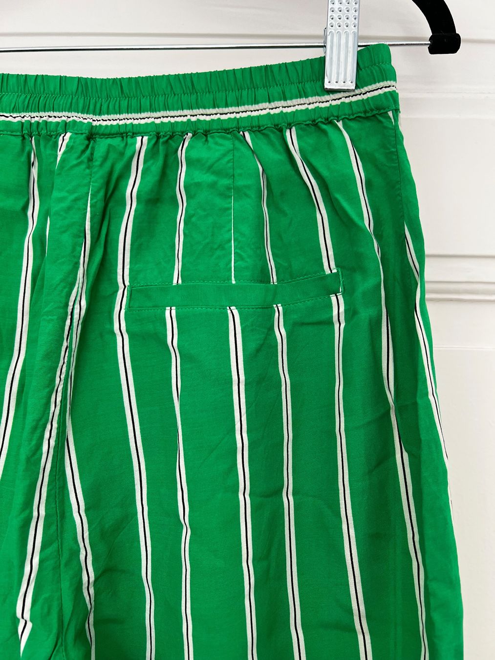 H&M Pantaloni: H&M green striped pants – Nuovo (secondo la descrizione) da Genève venduto da jud_xrl8 4