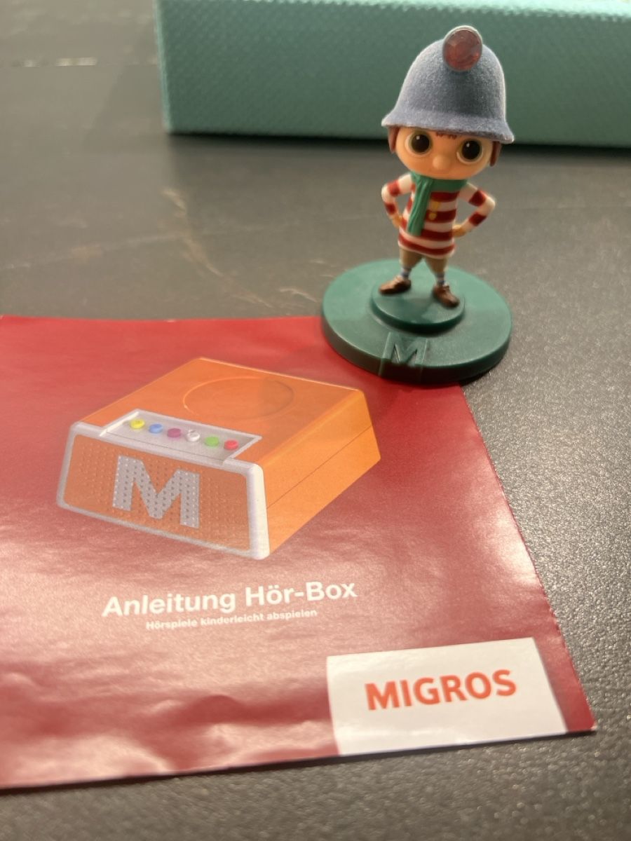 Migros Statuette: Migros M-Hörbox Figur, neuwertig – Nuovo (secondo la descrizione) da Horw venduto da Lela_01
