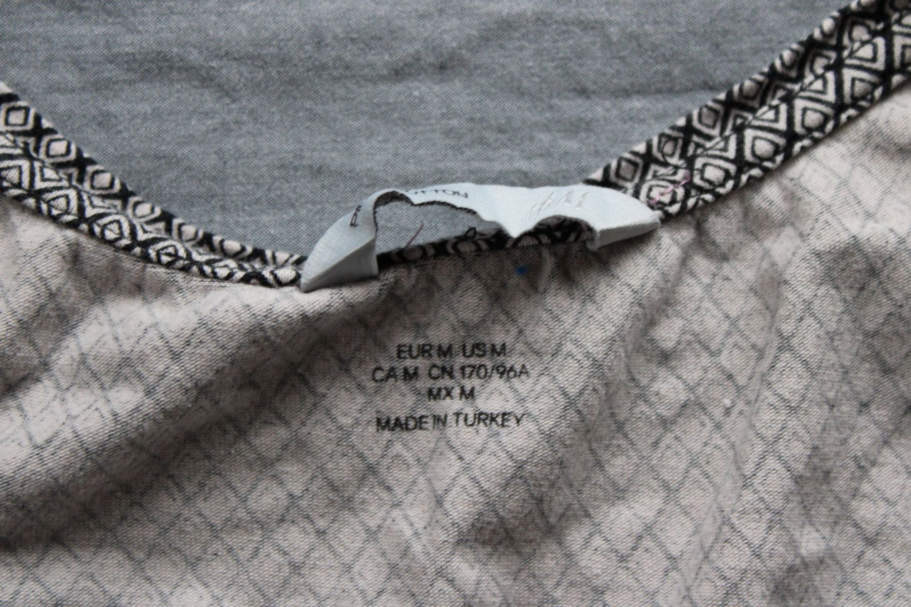 H&M Tops: H&M Tanktop gemustert – D'occasion à Hombrechtikon par lehnerrr 1
