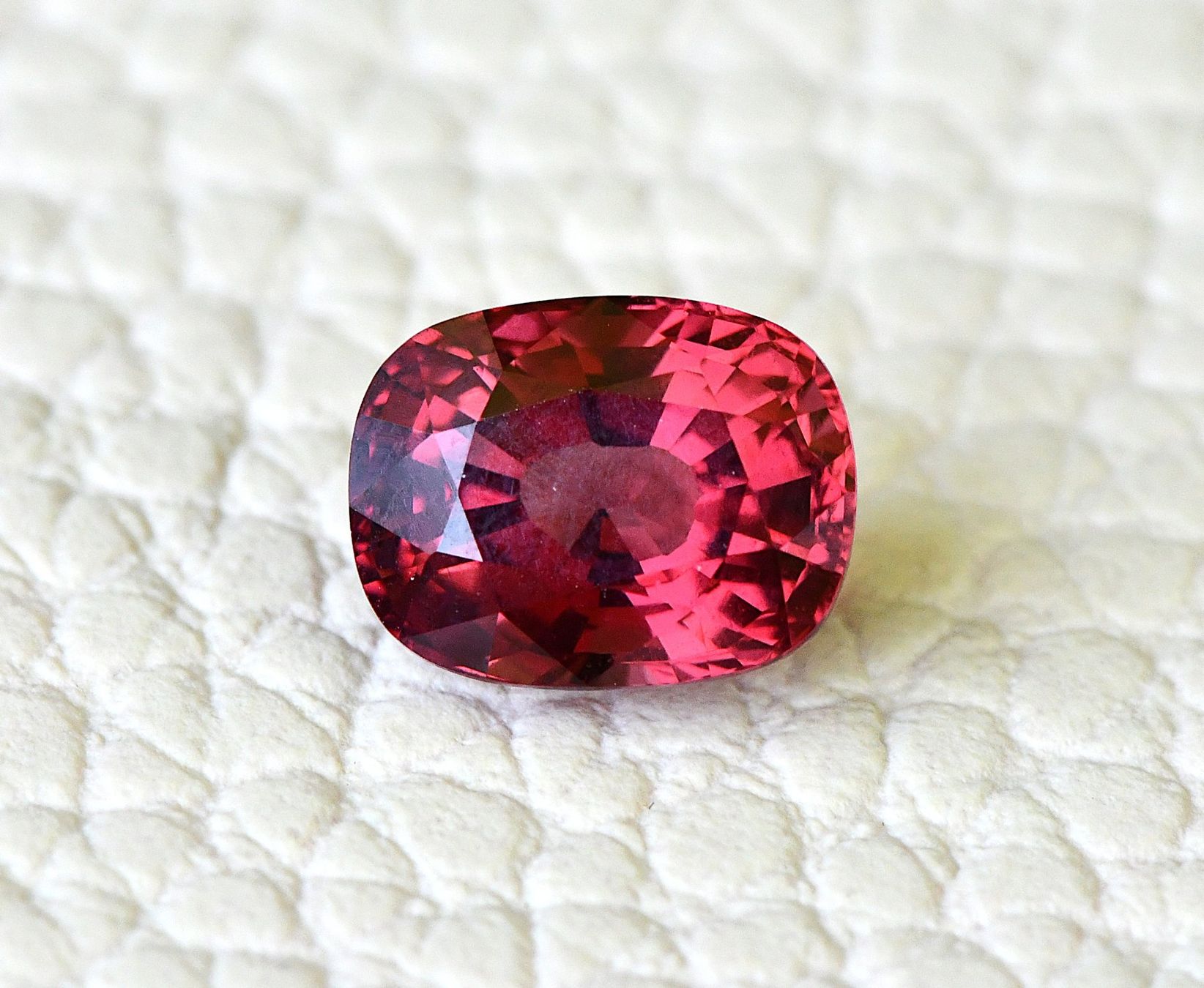 Pietre preziose: Vived Pink Spinel Vietnam 4.25 ct – Usato da Schliern b. Köniz venduto da Hiel 2