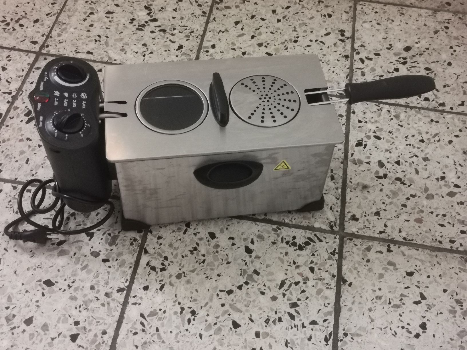 Ohmex Appareils de cuisine: Elektro Fritteuse von Ohmex – Neuf (Voir description) à Mellingen par fra_g7y8
