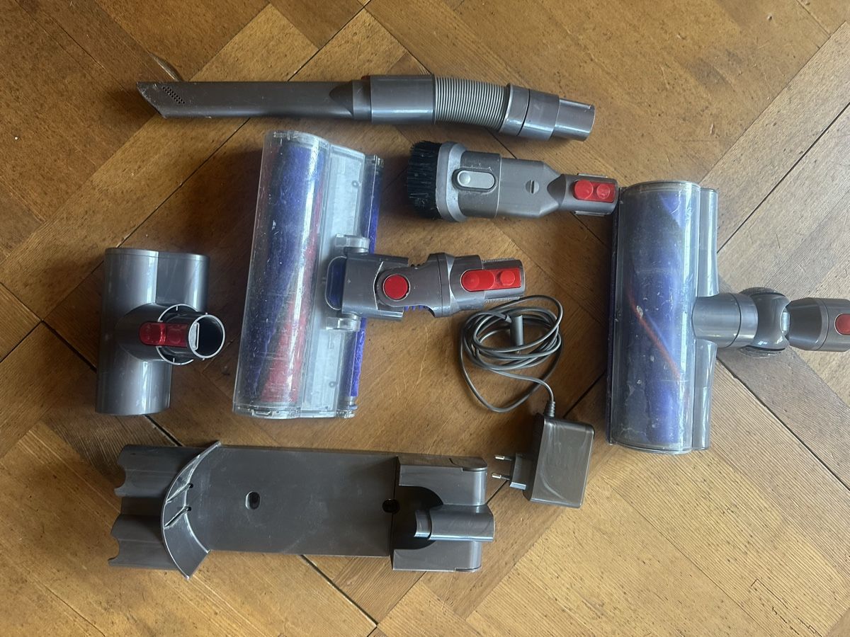 Dyson Staubsauger & Zubehör: Dyson V8 Absolute – Gebraucht aus Hombrechtikon von movoko01 1