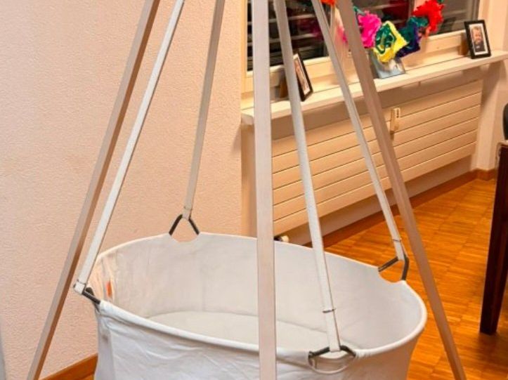 Sonstiges für Haushalt & Wohnen: Baby Hängekorb mit Ständer weiss gebraucht – Gebraucht aus Emmenbrücke von nev_hh85 1