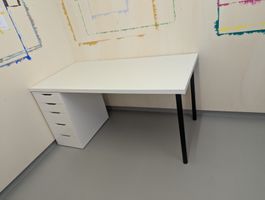 Schreibtisch IKEA weiss mit Schubladenelement gebraucht