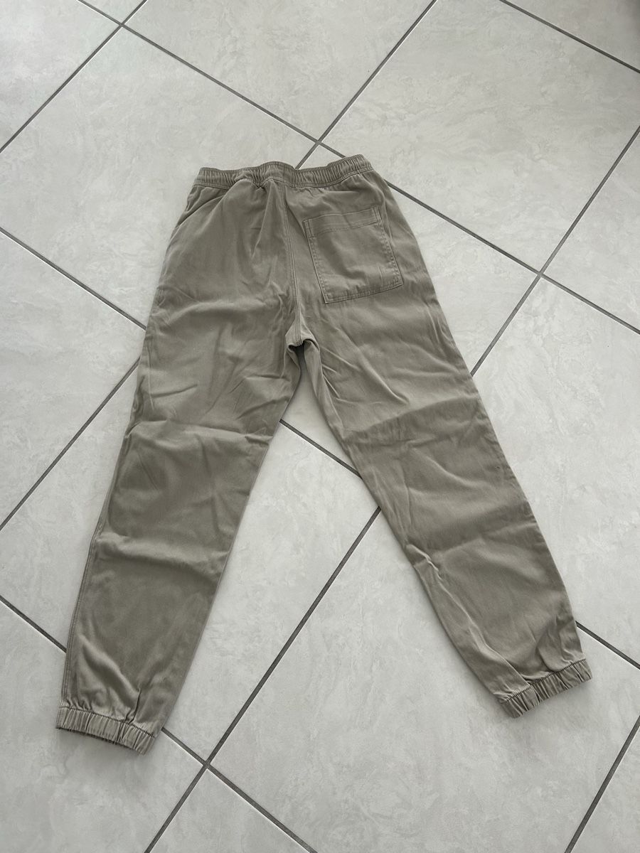 H&M Pantaloni: Pantalon garçon kaki – Usato da Boncourt venduto da fcb2005 1