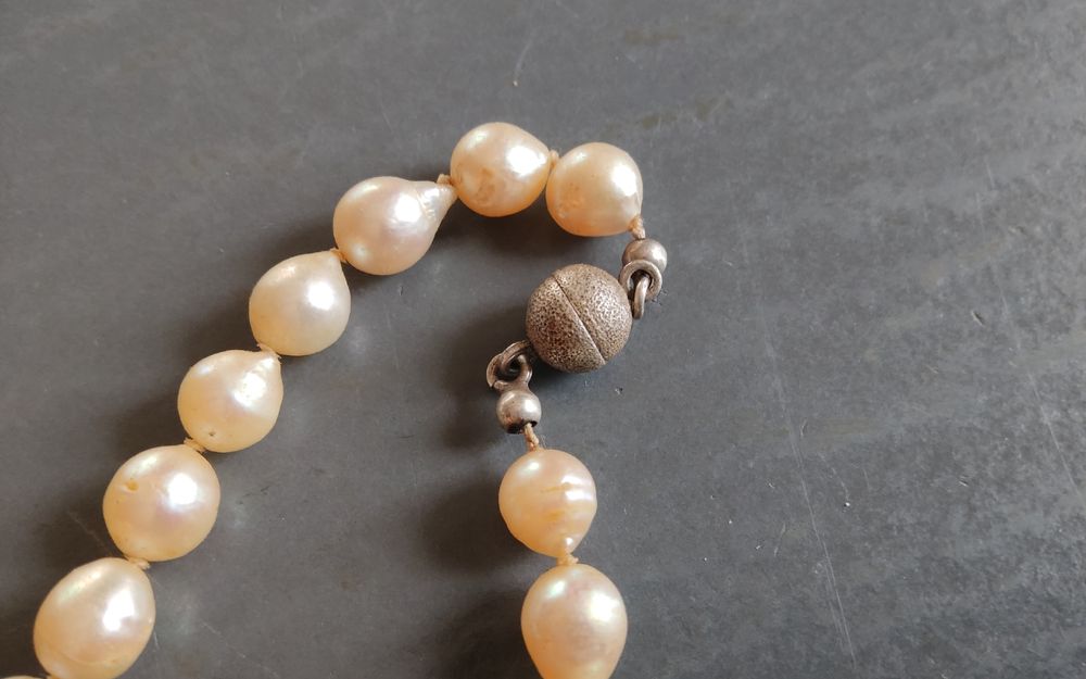 Collier Vintage Années 70/80 - Perles Ovales En Plastique Rose Marbré - Occasion