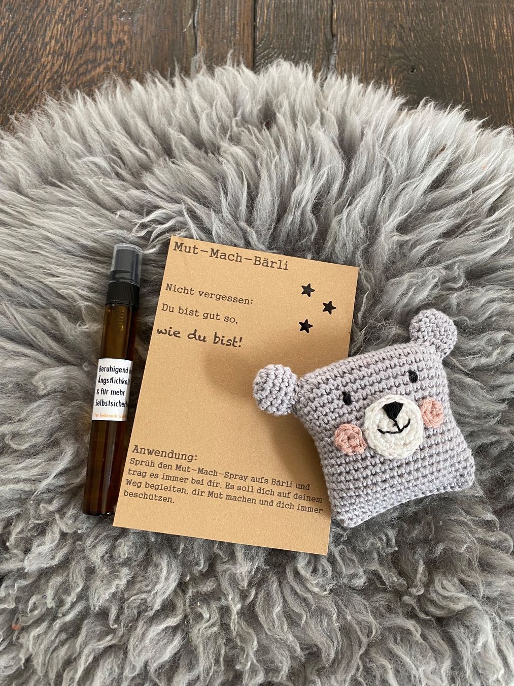 Giocattoli: Mut-Mach-Bärli mit Spray – Nuovo (secondo la descrizione) da St. Niklaus VS venduto da loumonrohandmade